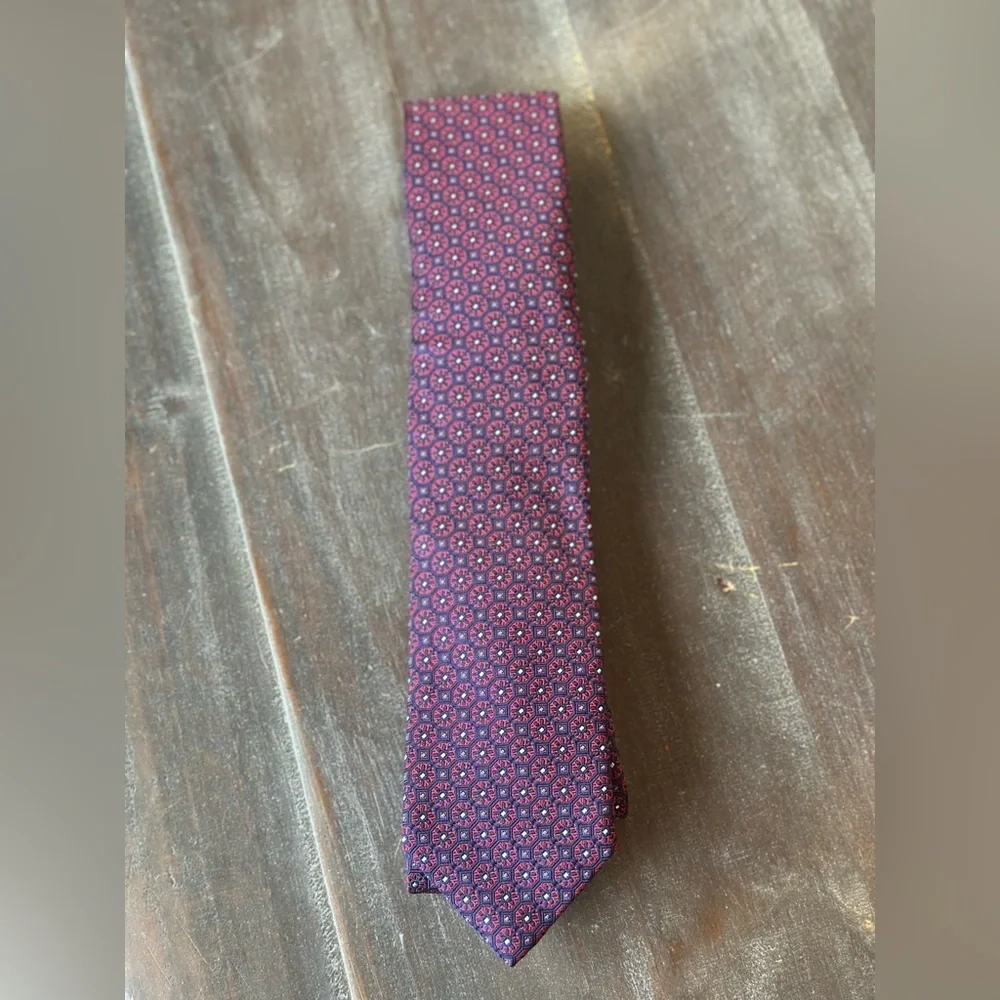 NEW SADDLEBRED Men's Tie 100% Polyester Necktie Designer  Red Navy Print 57”